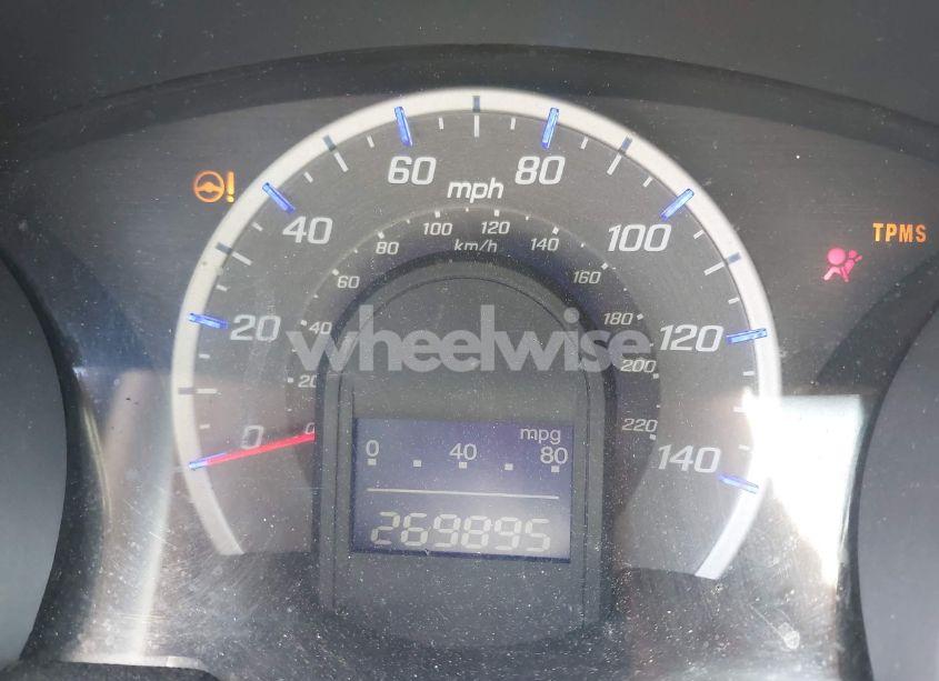 Photo 7 of 2010 Honda Fit (VIN JHMGE8H24AC013658)