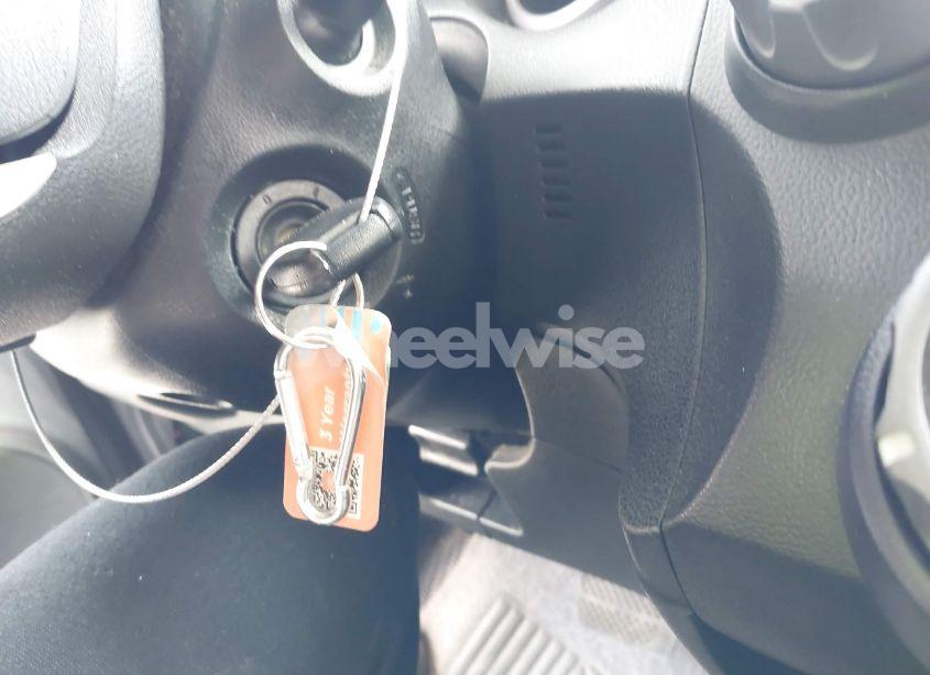 Photo 11 of 2010 Honda Fit (VIN JHMGE8H26AC004539)