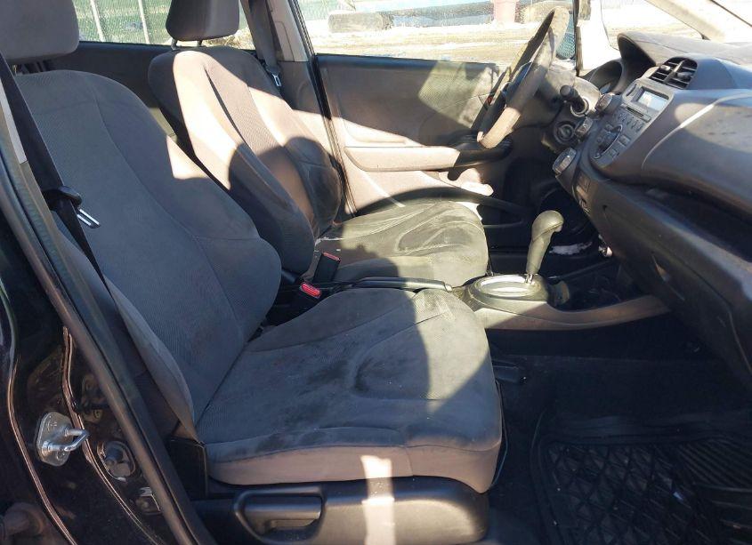 Photo 5 of 2010 Honda Fit (VIN JHMGE8H29AS003519)