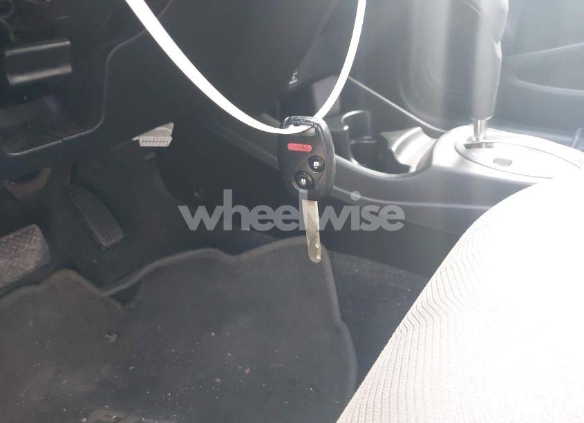 Photo 12 of 2011 Honda Fit (VIN JHMGE8H30BC011383)