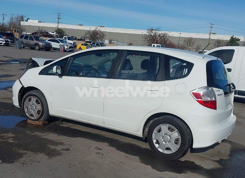 Photo 3 of 2013 Honda Fit (VIN JHMGE8H30DC005067)