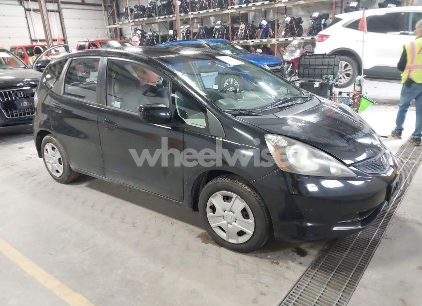 2013 Honda Fit (VIN JHMGE8H30DC024282) main photo