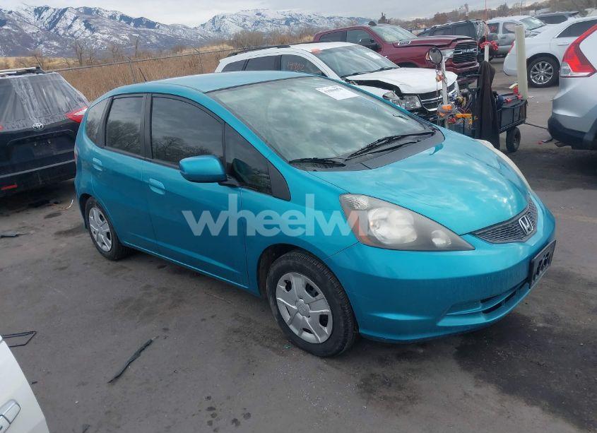 2013 Honda Fit (VIN JHMGE8H30DC063387) main photo