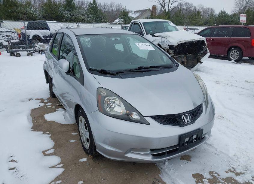 2013 Honda Fit (VIN JHMGE8H30DC070940) main photo