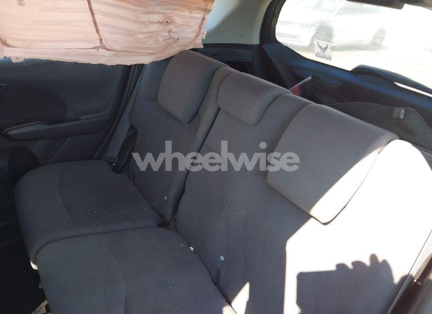 Photo 8 of 2011 Honda Fit (VIN JHMGE8H32BC015001)