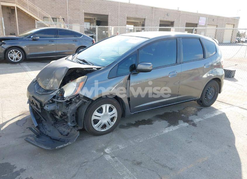 Photo 2 of 2013 Honda Fit (VIN JHMGE8H32DC018130)