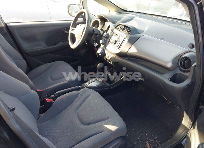 Photo 5 of 2013 Honda Fit (VIN JHMGE8H32DC035803)