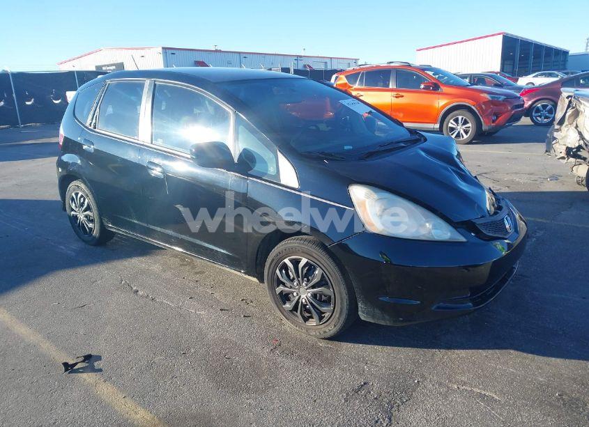 2013 Honda Fit (VIN JHMGE8H33DC065120) main photo
