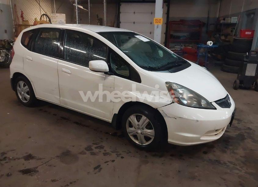 2013 Honda Fit (VIN JHMGE8H39DC069155) main photo