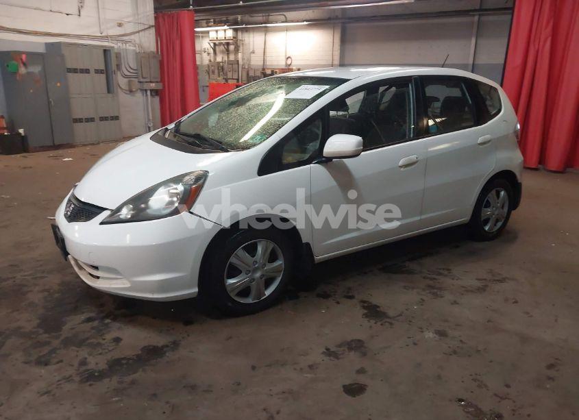 Photo 2 of 2013 Honda Fit (VIN JHMGE8H39DC069155)
