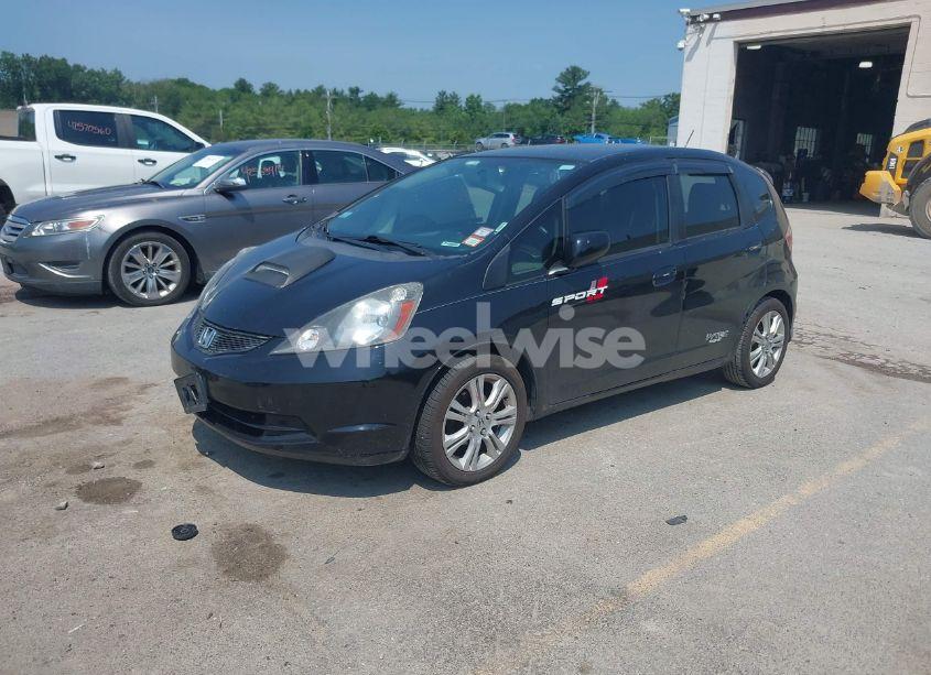 Photo 2 of 2013 Honda Fit (VIN JHMGE8H3XDC006713)