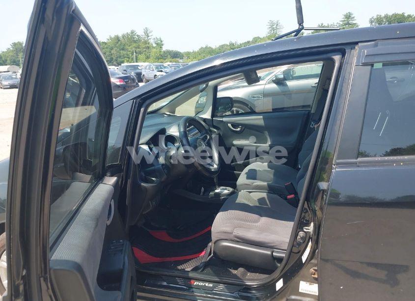 Photo 5 of 2013 Honda Fit (VIN JHMGE8H3XDC006713)