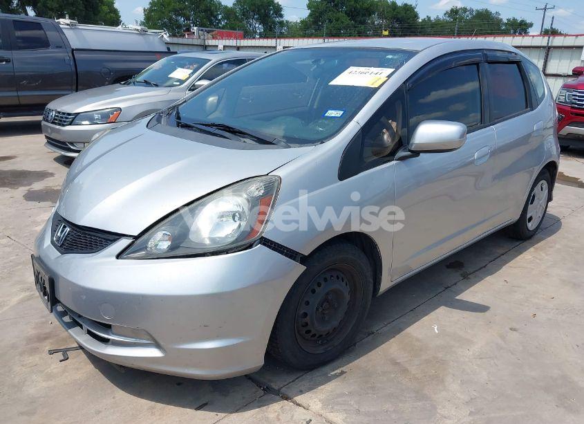 Photo 2 of 2013 Honda Fit (VIN JHMGE8H3XDC023124)