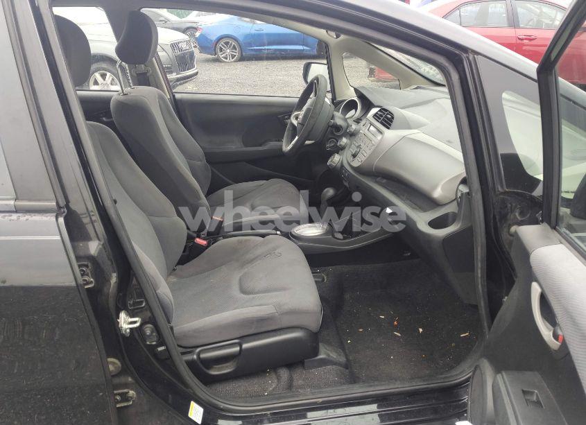 Photo 5 of 2013 Honda Fit (VIN JHMGE8H3XDC025603)