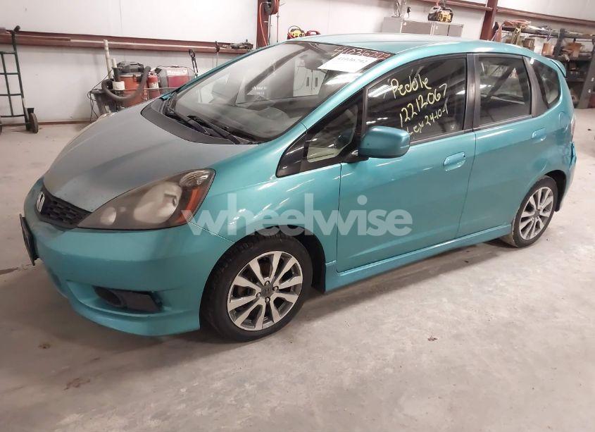 Photo 2 of 2013 Honda Fit SPORT (VIN JHMGE8H56DC025941)