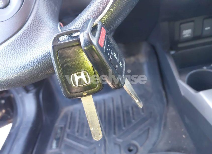 Photo 11 of 2016 Honda Fit LX (VIN JHMGK5H55GX002901)