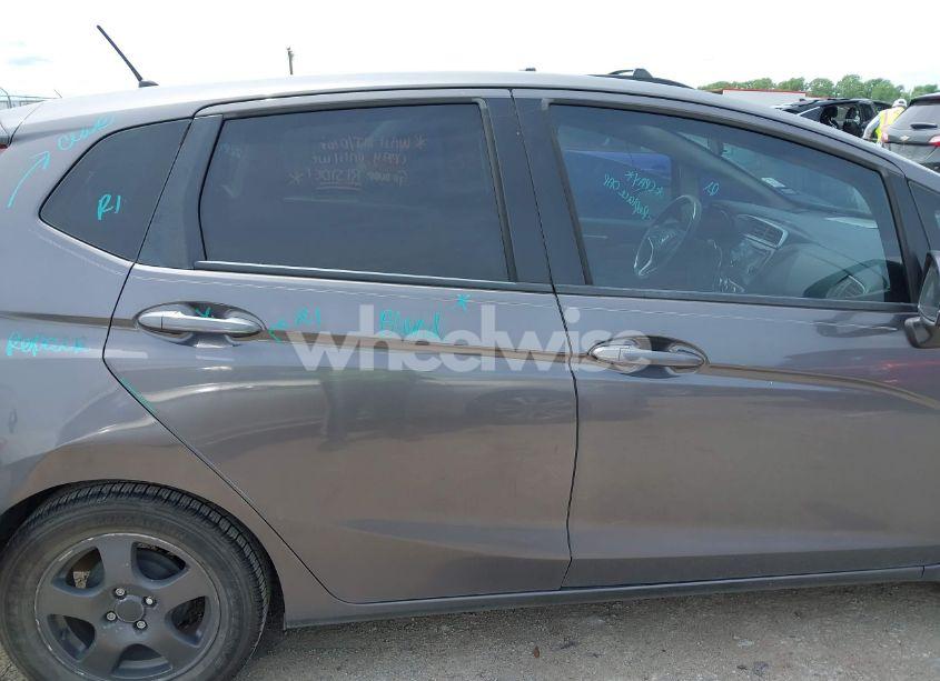 Photo 13 of 2016 Honda Fit LX (VIN JHMGK5H59GX033309)