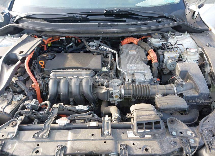 Photo 10 of 2018 Honda Clarity PLUG-IN HYBRID (VIN JHMZC5F10JC015415)