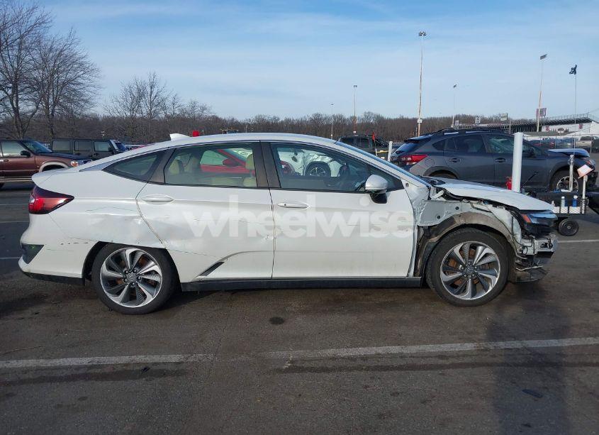 Photo 14 of 2018 Honda Clarity PLUG-IN HYBRID (VIN JHMZC5F10JC015415)