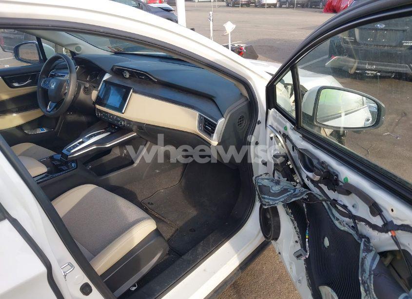 Photo 5 of 2018 Honda Clarity PLUG-IN HYBRID (VIN JHMZC5F10JC015415)