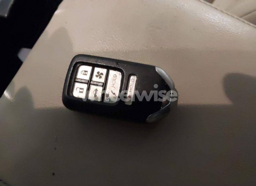 Photo 11 of 2018 Honda Clarity PLUG-IN HYBRID (VIN JHMZC5F11JC009753)