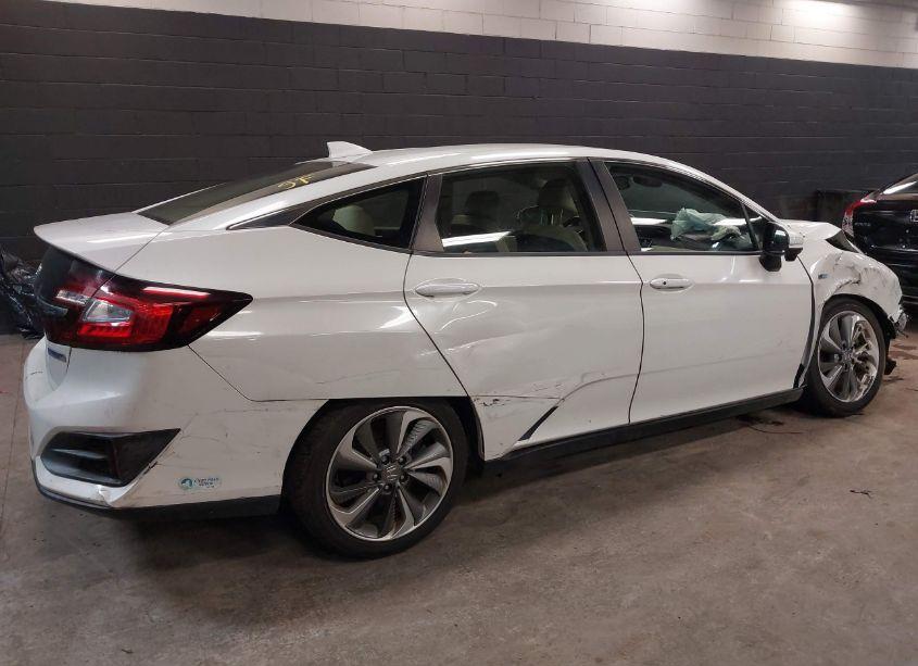 Photo 4 of 2018 Honda Clarity PLUG-IN HYBRID (VIN JHMZC5F11JC015021)