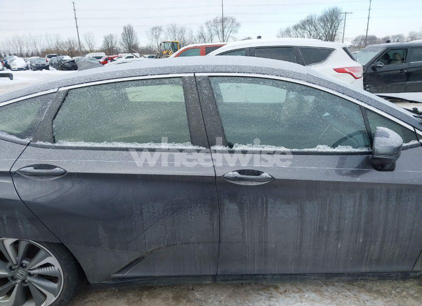 Photo 13 of 2018 Honda Clarity PLUG-IN HYBRID (VIN JHMZC5F13JC006627)