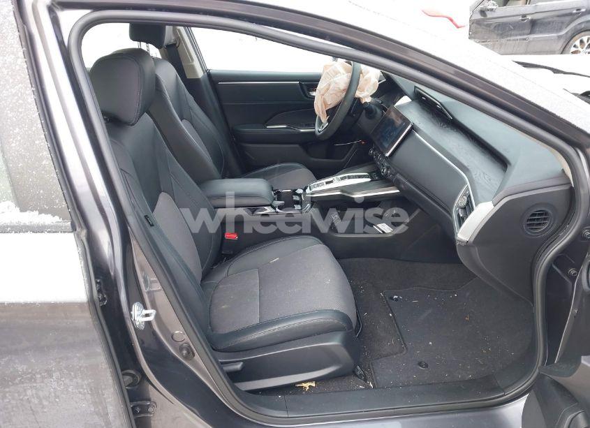 Photo 5 of 2018 Honda Clarity PLUG-IN HYBRID (VIN JHMZC5F13JC006627)