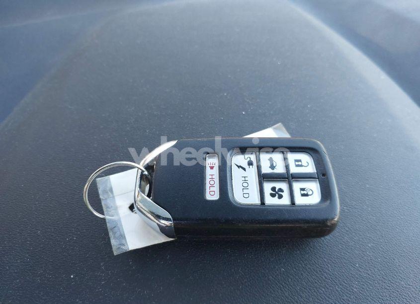 Photo 11 of 2018 Honda Clarity PLUG-IN HYBRID (VIN JHMZC5F13JC018812)