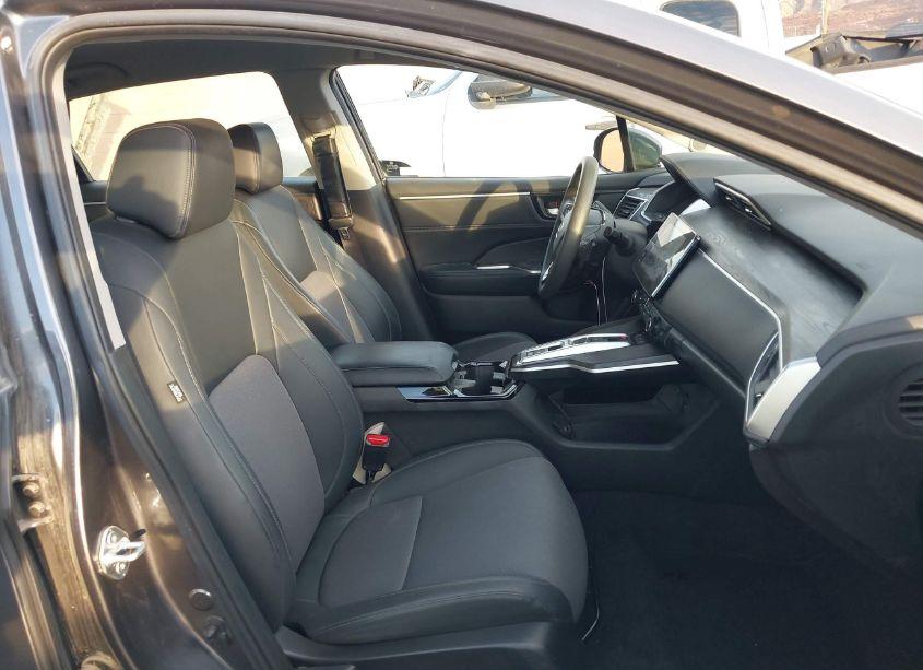 Photo 5 of 2019 Honda Clarity PLUG-IN HYBRID (VIN JHMZC5F13KC001610)