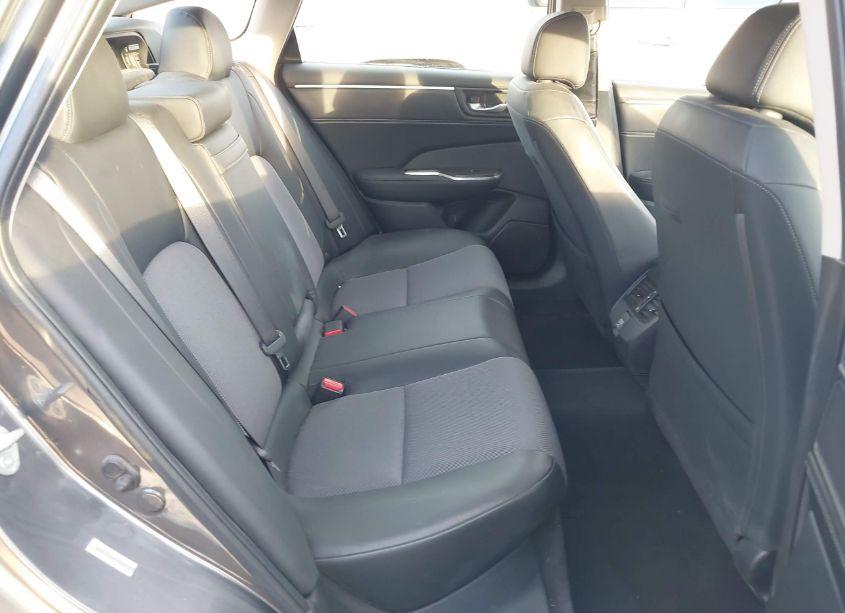 Photo 8 of 2019 Honda Clarity PLUG-IN HYBRID (VIN JHMZC5F13KC001610)