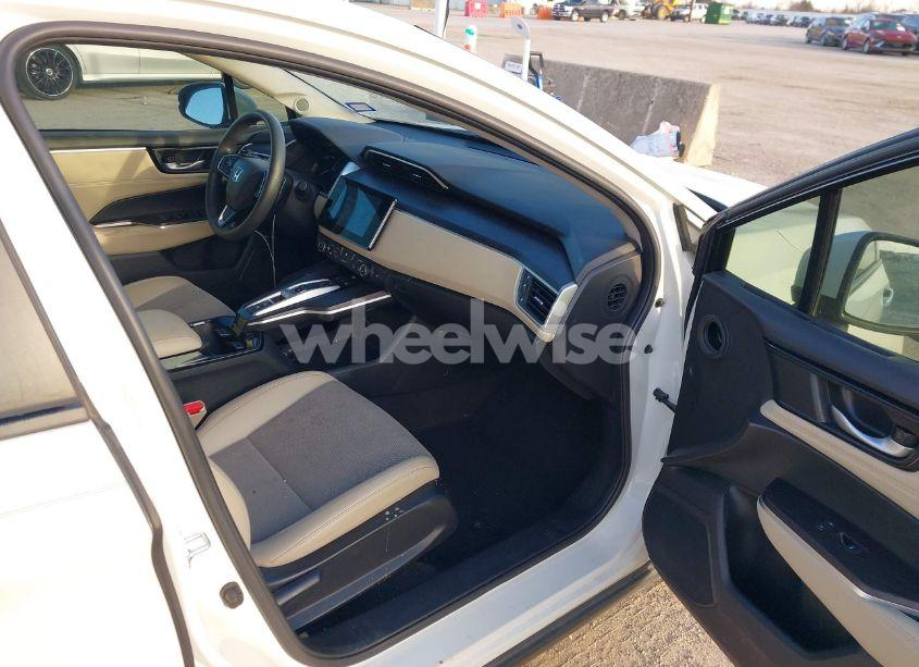 Photo 5 of 2018 Honda Clarity PLUG-IN HYBRID (VIN JHMZC5F14JC002263)