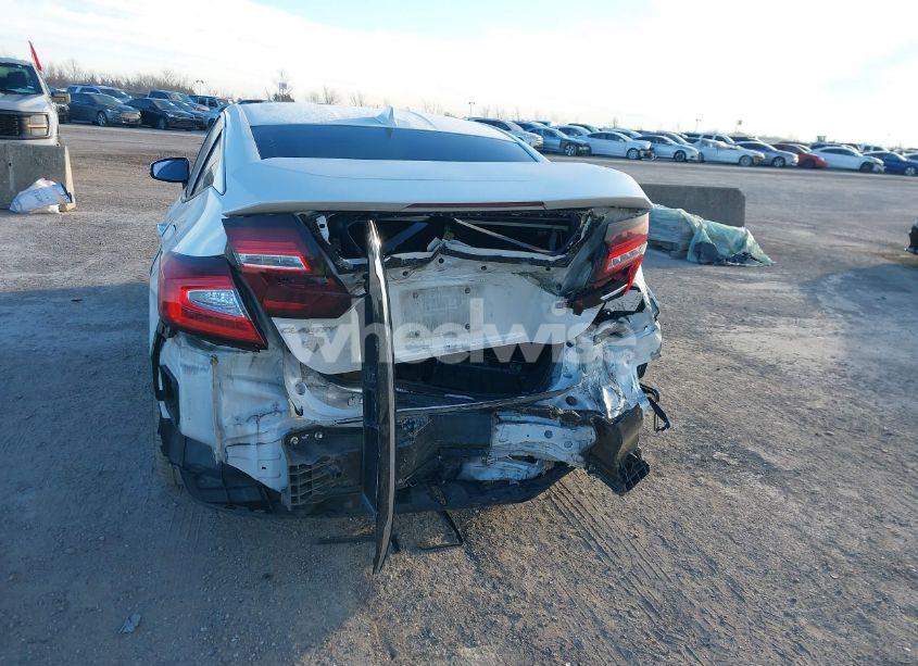 Photo 6 of 2018 Honda Clarity PLUG-IN HYBRID (VIN JHMZC5F14JC002263)