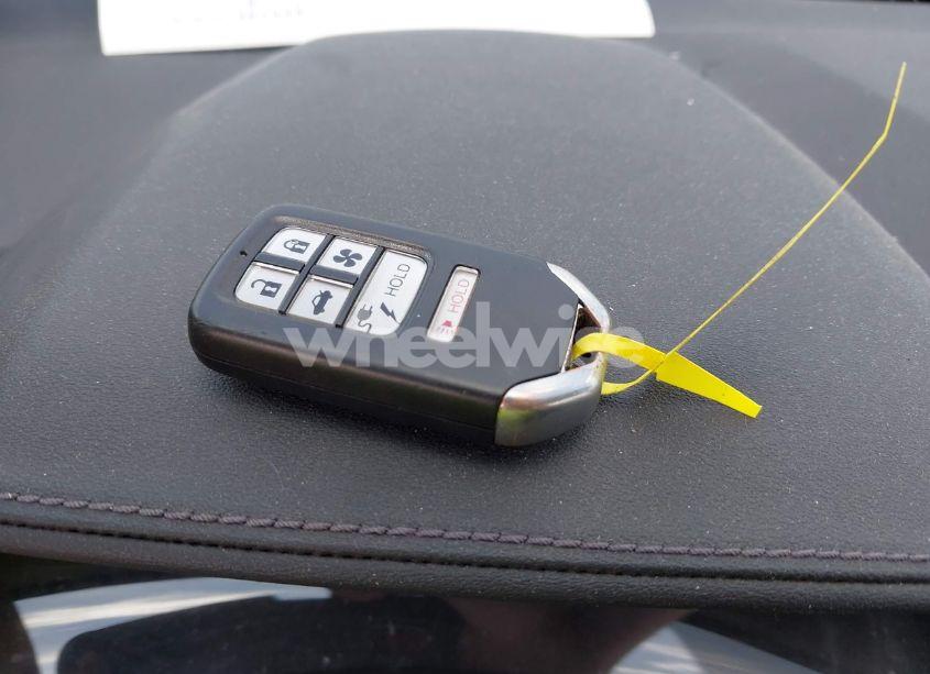 Photo 11 of 2018 Honda Clarity PLUG-IN HYBRID (VIN JHMZC5F14JC007026)