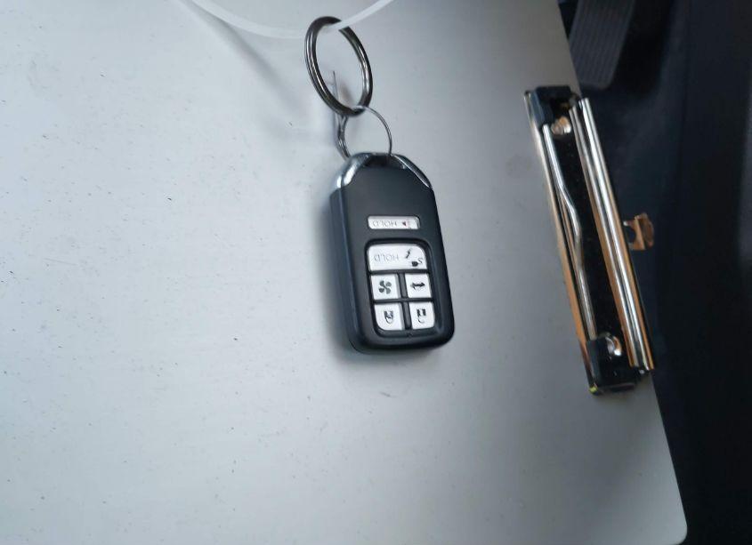 Photo 11 of 2018 Honda Clarity PLUG-IN HYBRID (VIN JHMZC5F14JC018317)