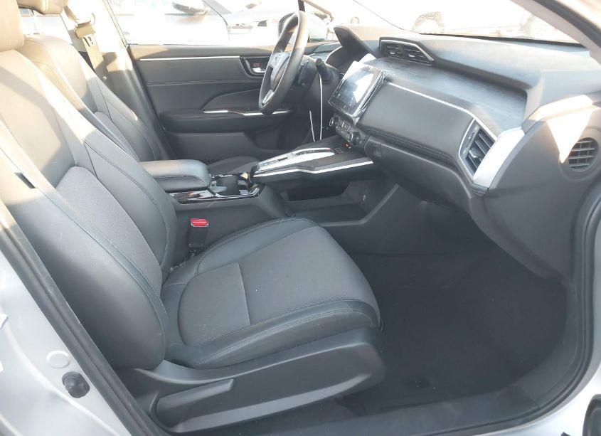 Photo 5 of 2018 Honda Clarity PLUG-IN HYBRID (VIN JHMZC5F14JC018317)