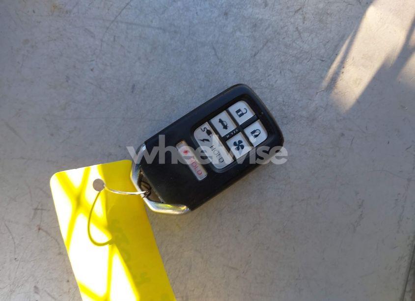 Photo 11 of 2018 Honda Clarity PLUG-IN HYBRID (VIN JHMZC5F14JC022299)