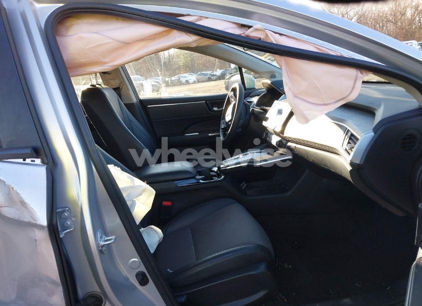 Photo 5 of 2018 Honda Clarity PLUG-IN HYBRID (VIN JHMZC5F14JC022299)