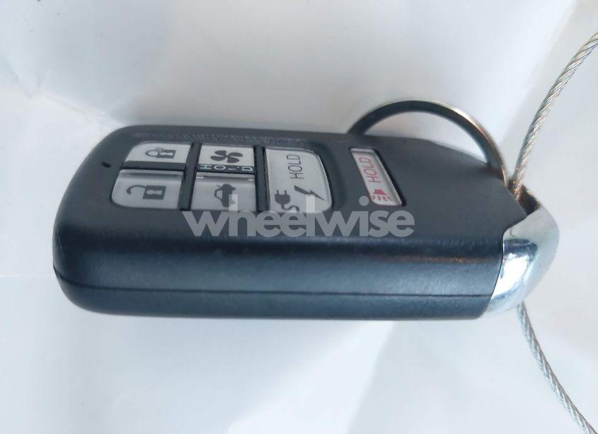 Photo 11 of 2019 Honda Clarity PLUG-IN HYBRID (VIN JHMZC5F15KC006386)