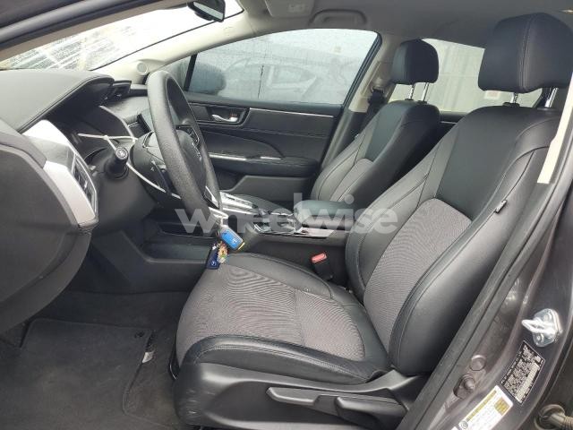 Photo 2 of 2018 HONDA CLARITY (VIN JHMZC5F16JC007092)