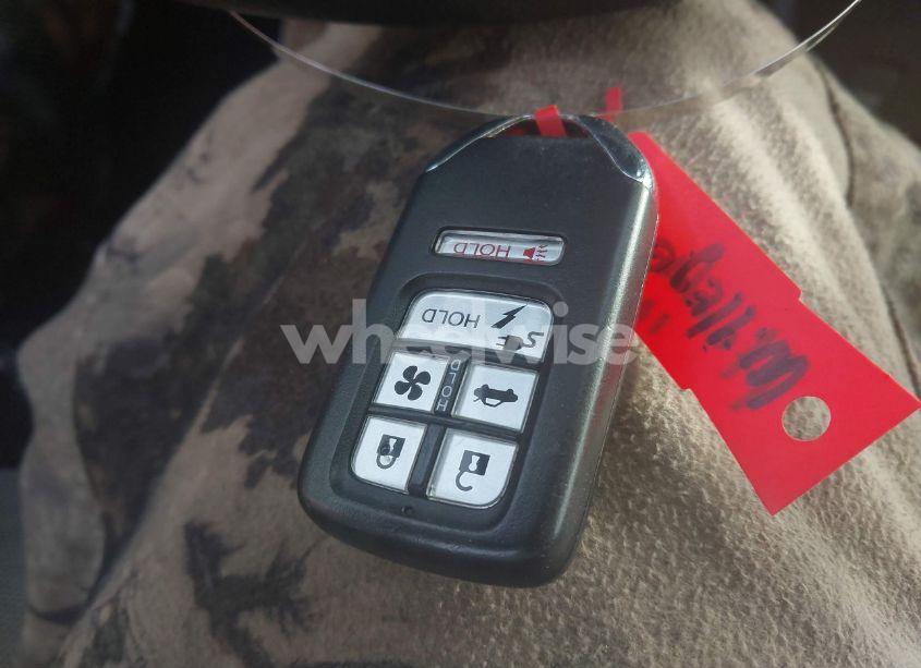 Photo 11 of 2018 Honda Clarity PLUG-IN HYBRID (VIN JHMZC5F16JC012406)