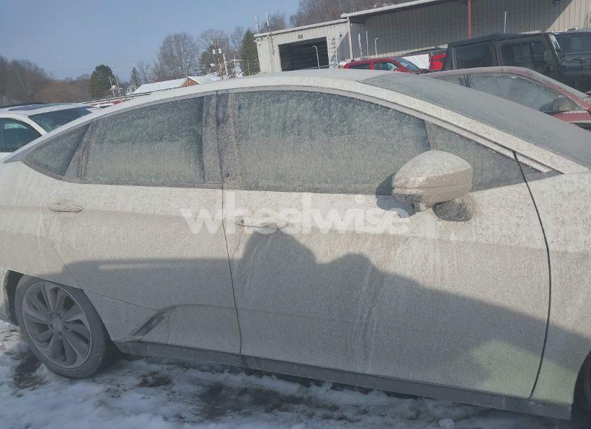 Photo 13 of 2018 Honda Clarity PLUG-IN HYBRID (VIN JHMZC5F16JC012406)