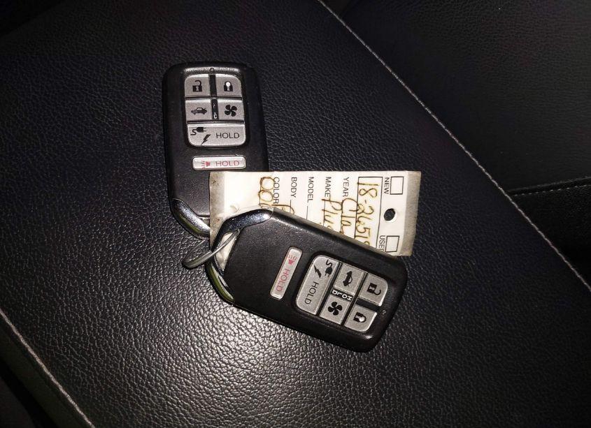 Photo 11 of 2018 Honda Clarity PLUG-IN HYBRID (VIN JHMZC5F19JC006017)