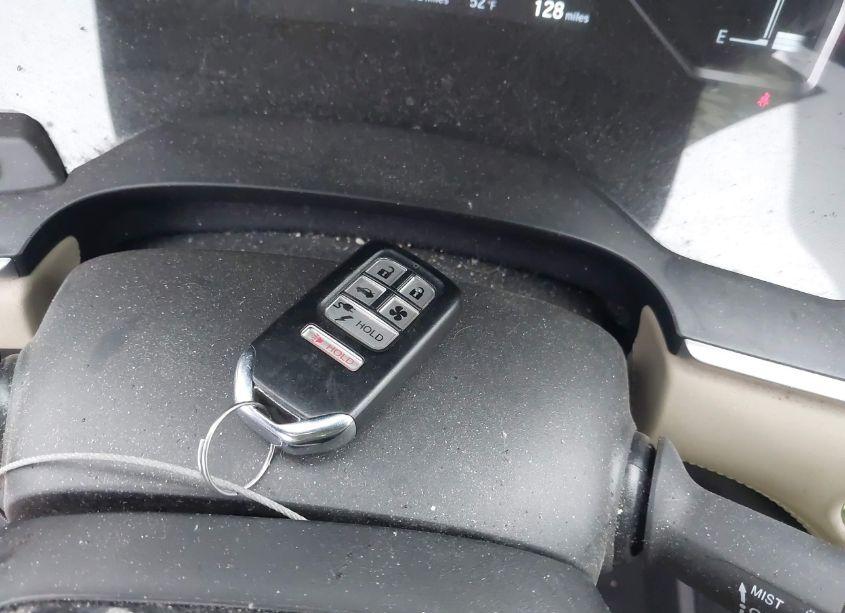 Photo 11 of 2018 Honda Clarity PLUG-IN HYBRID (VIN JHMZC5F19JC008317)