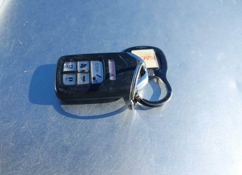 Photo 11 of 2019 Honda Clarity PLUG-IN HYBRID (VIN JHMZC5F1XKC002026)