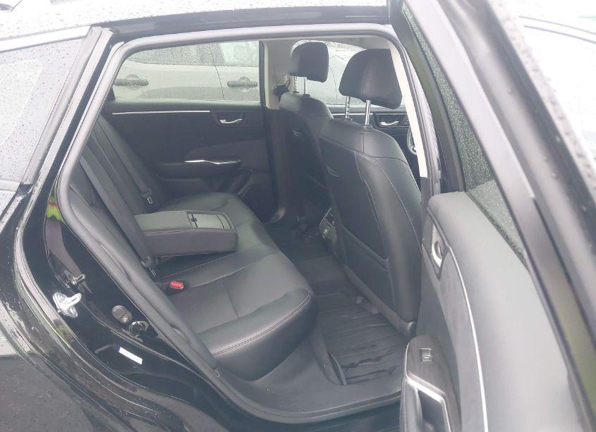 Photo 8 of 2018 Honda Clarity PLUG-IN HYBRID TOURING (VIN JHMZC5F31JC014176)