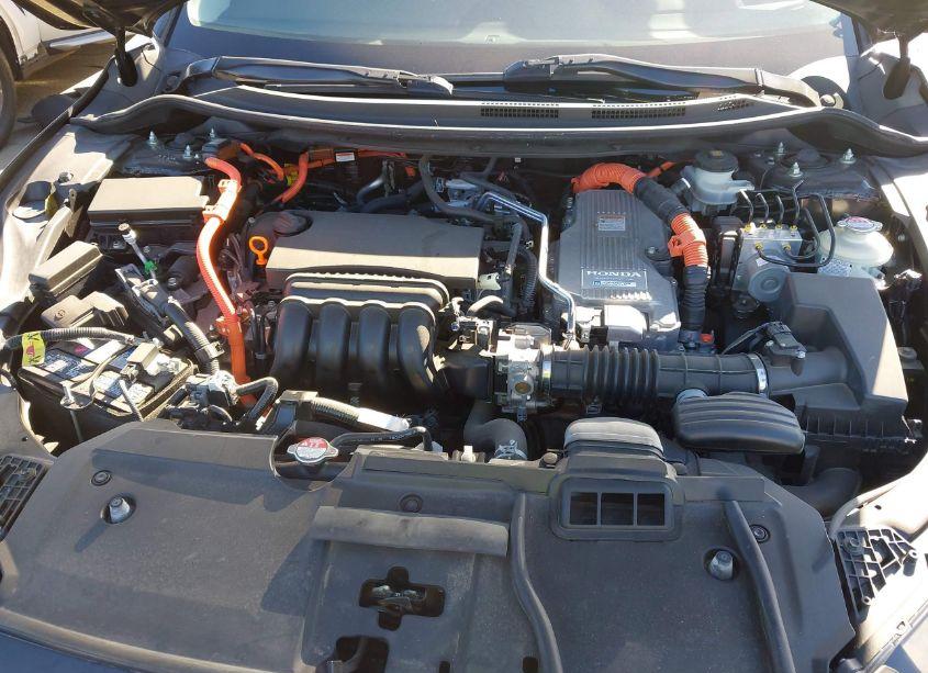 Photo 10 of 2018 Honda Clarity PLUG-IN HYBRID TOURING (VIN JHMZC5F32JC002070)