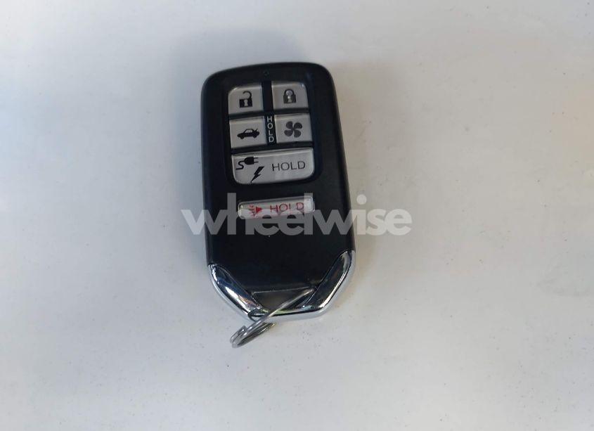 Photo 11 of 2018 Honda Clarity PLUG-IN HYBRID TOURING (VIN JHMZC5F34JC010638)