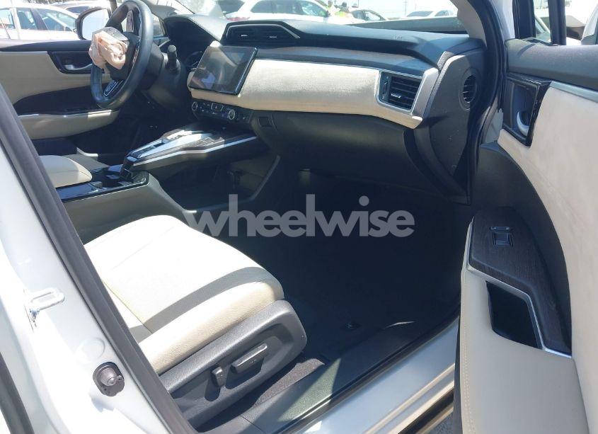 Photo 5 of 2018 Honda Clarity PLUG-IN HYBRID TOURING (VIN JHMZC5F34JC010638)