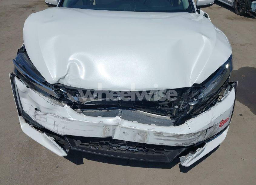 Photo 6 of 2018 Honda Clarity PLUG-IN HYBRID TOURING (VIN JHMZC5F34JC010638)